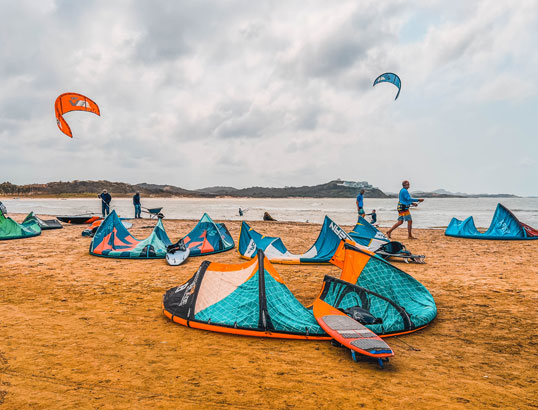 kites on Salinas beach kitesurfing Colombia