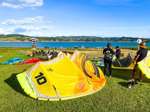 kites on the side of the lake during kitesurf camp lake calima