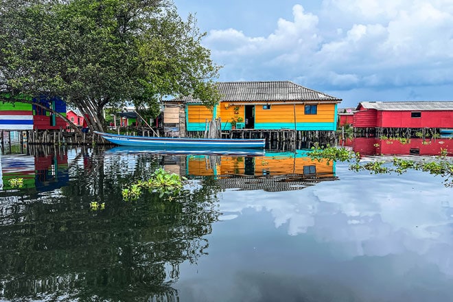 Houses in marshes Nueva Venecia Colombia