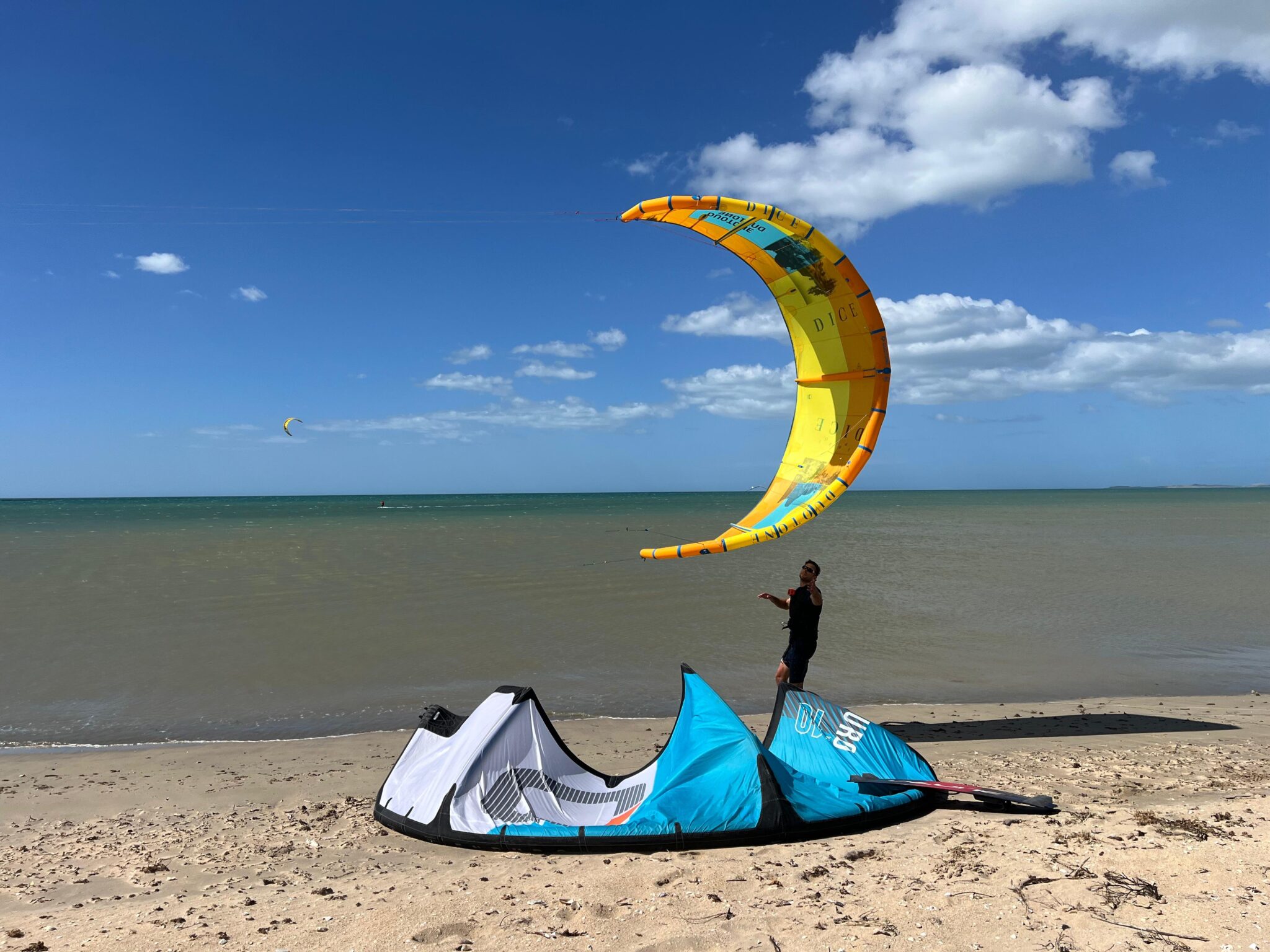 landing a kite on the beach kite trips Colombia