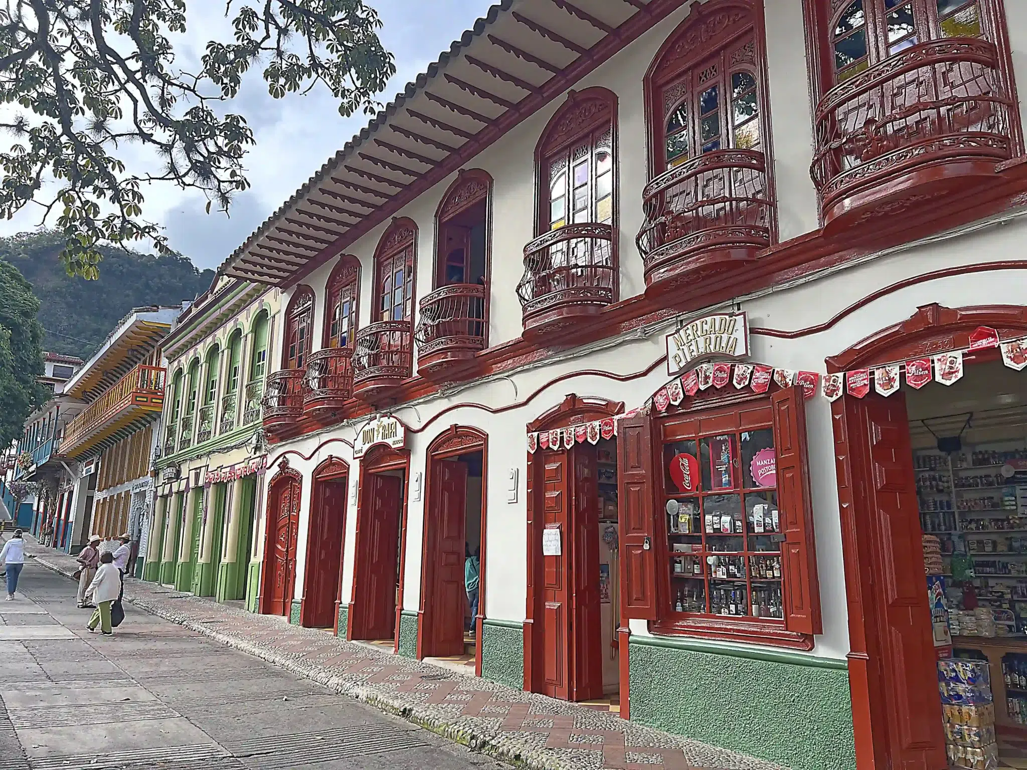 Colombian private tours take you to small heritage towns