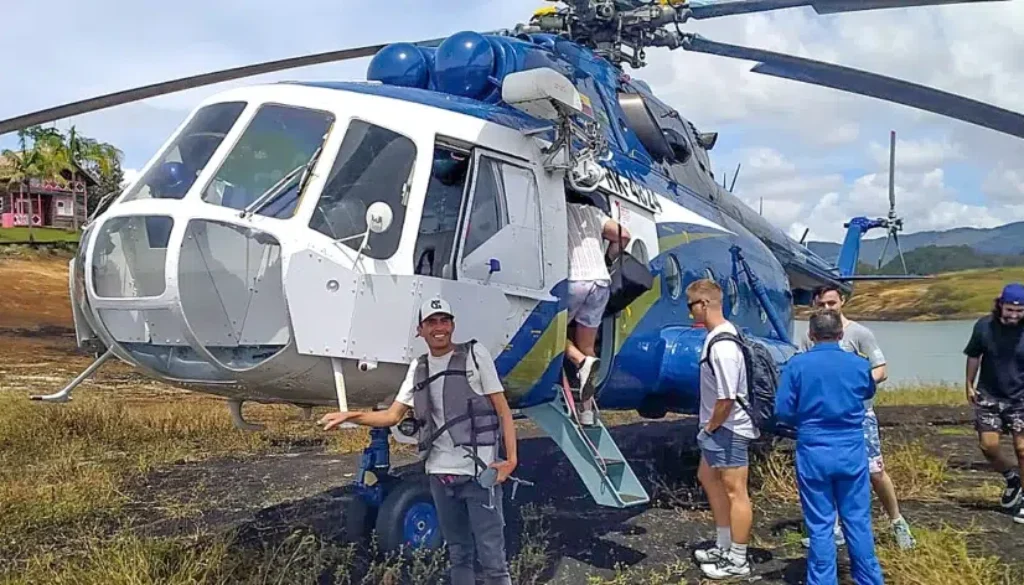 How tourists get around in Colombia without public buses